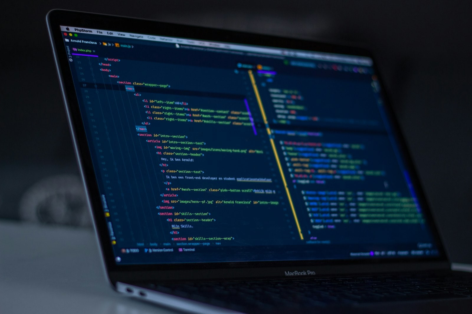 Clean software API design and source code in editor